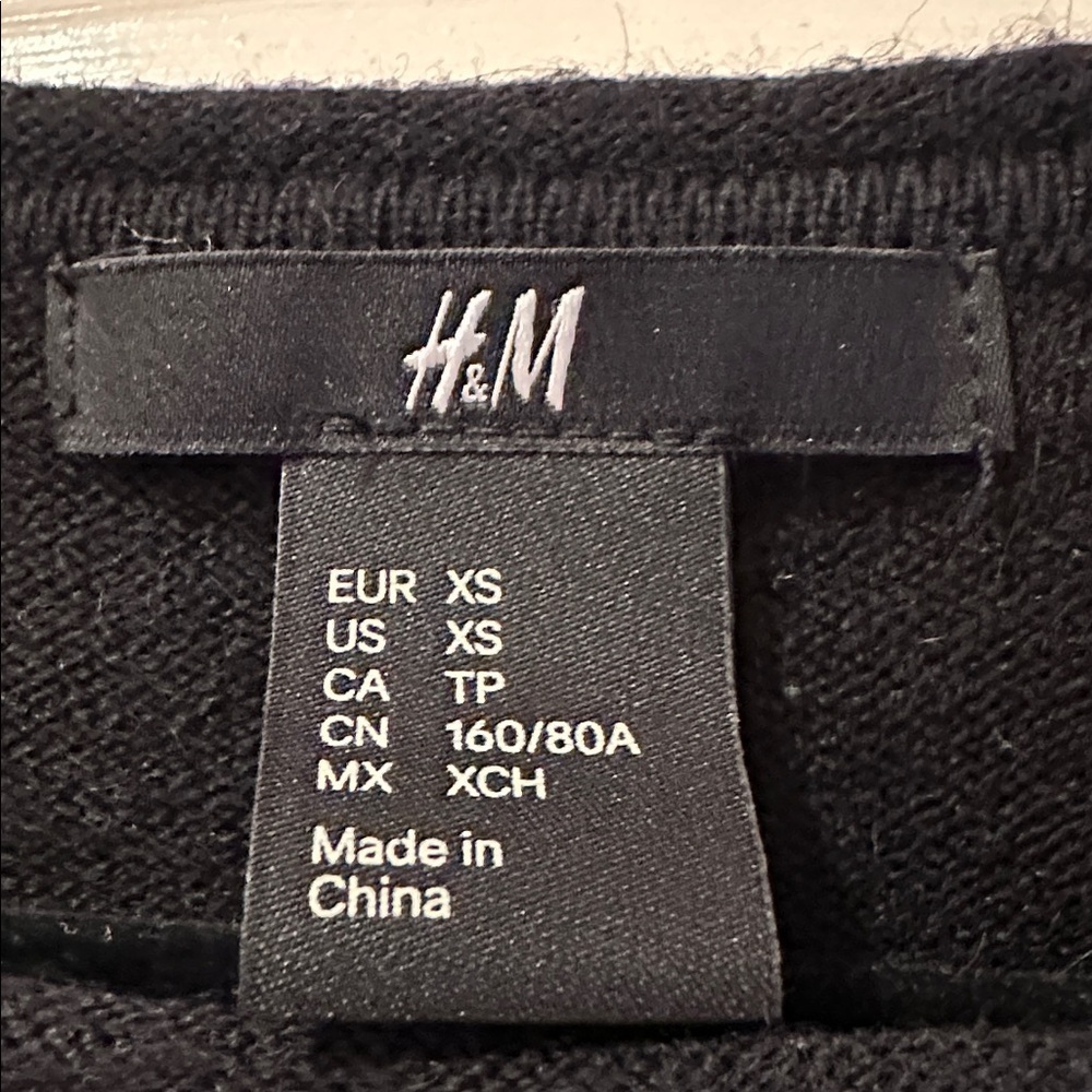 H&M Lightweight Black Sweater - Picture 2 of 3